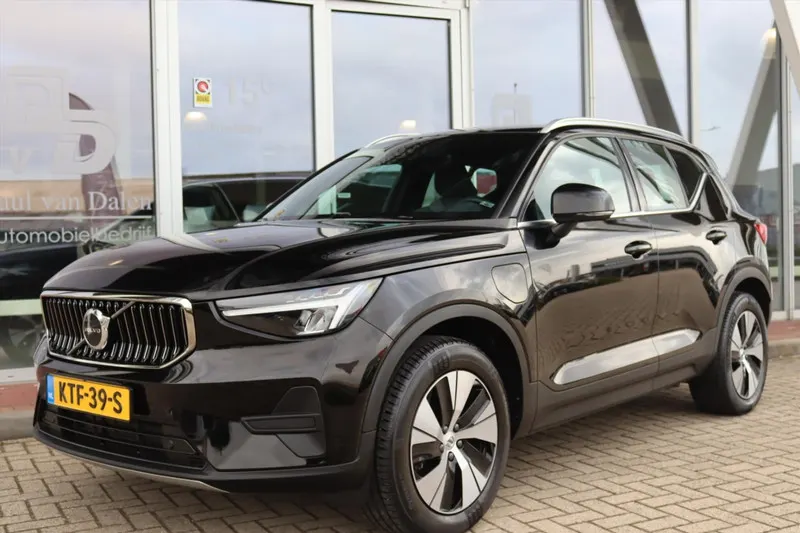 Volvo XC40 (2023)