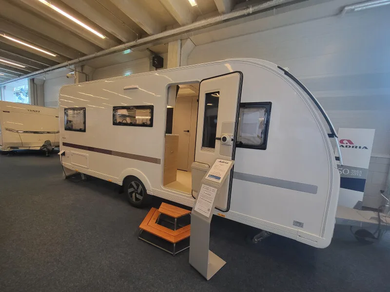 Adria Adora (2026) — foto 1