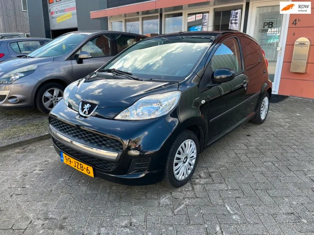Peugeot 107 (2009) — foto 1