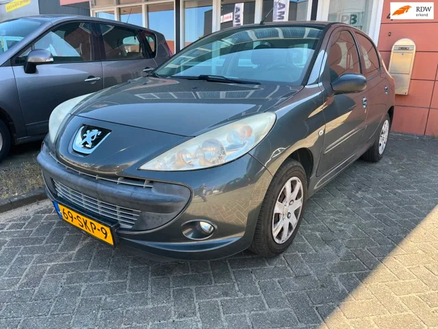 Peugeot 206 (2011) — foto 1