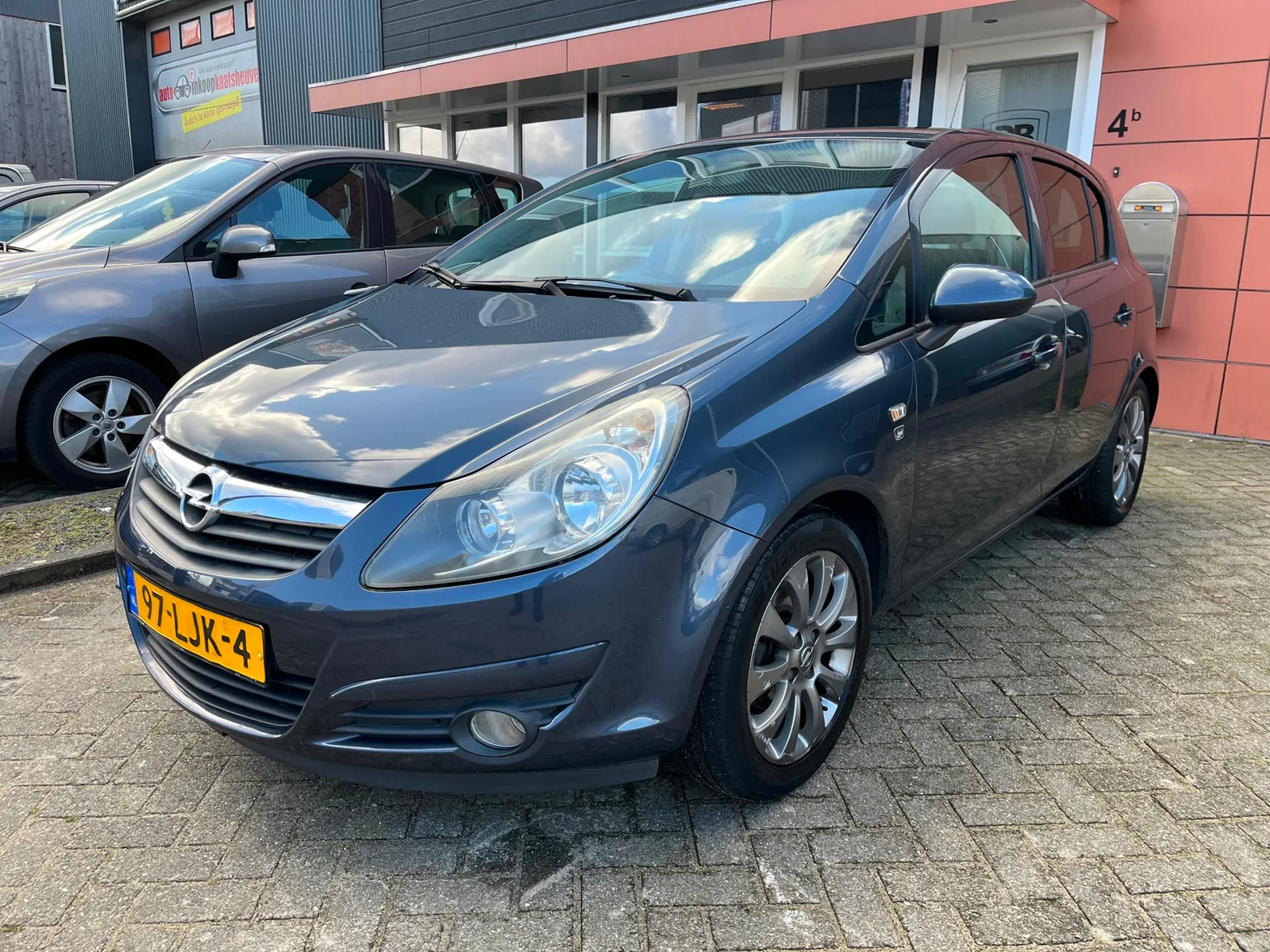 Opel Corsa (2010) — foto 1