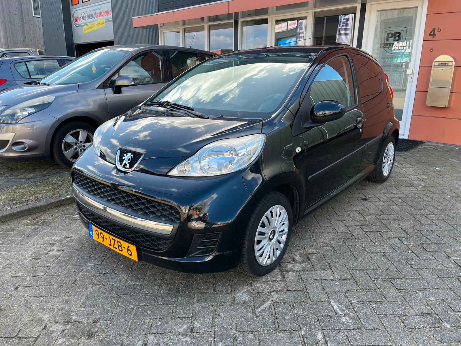 Peugeot 107 (2009) — foto 1