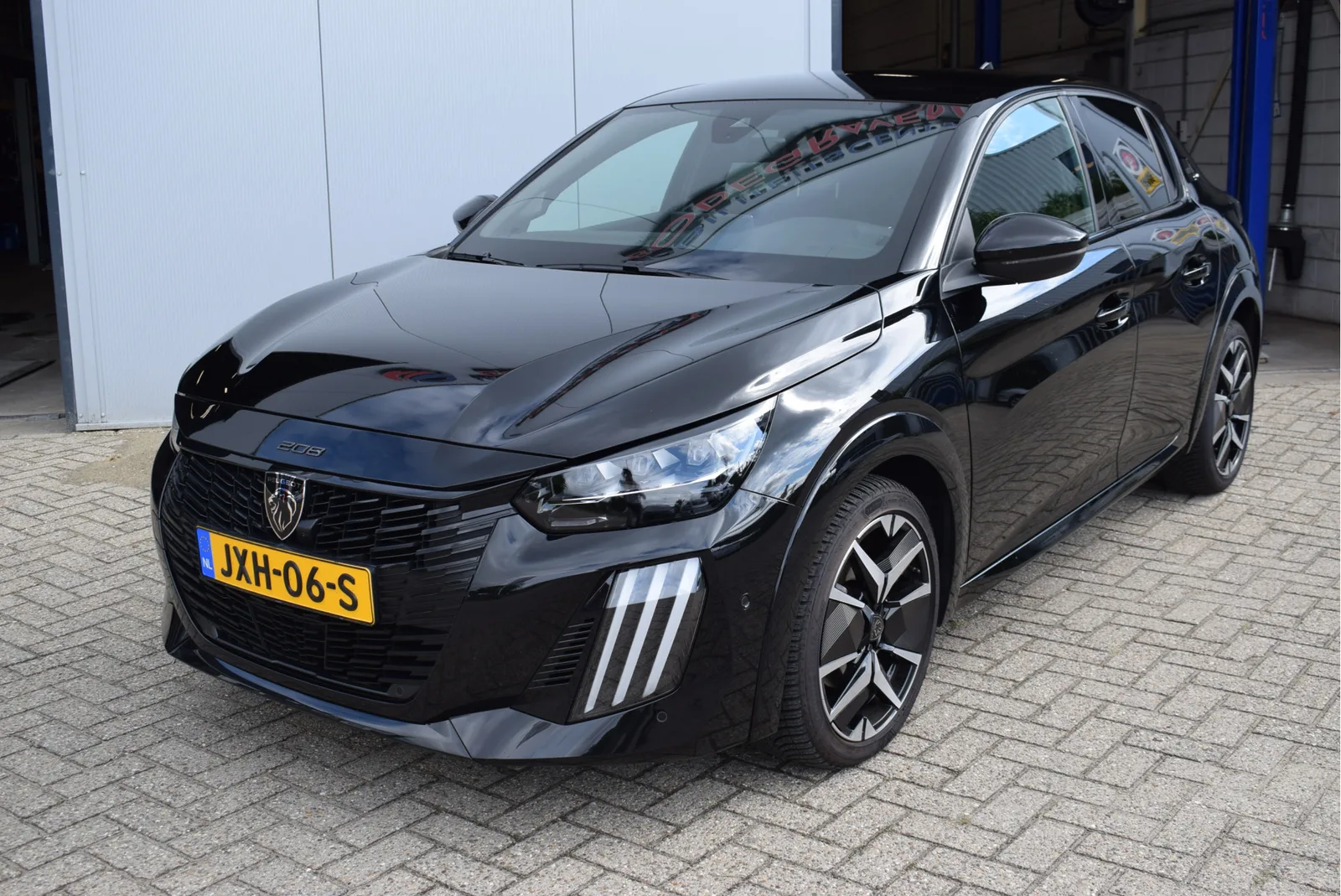 Peugeot 208 (2024) — foto 1