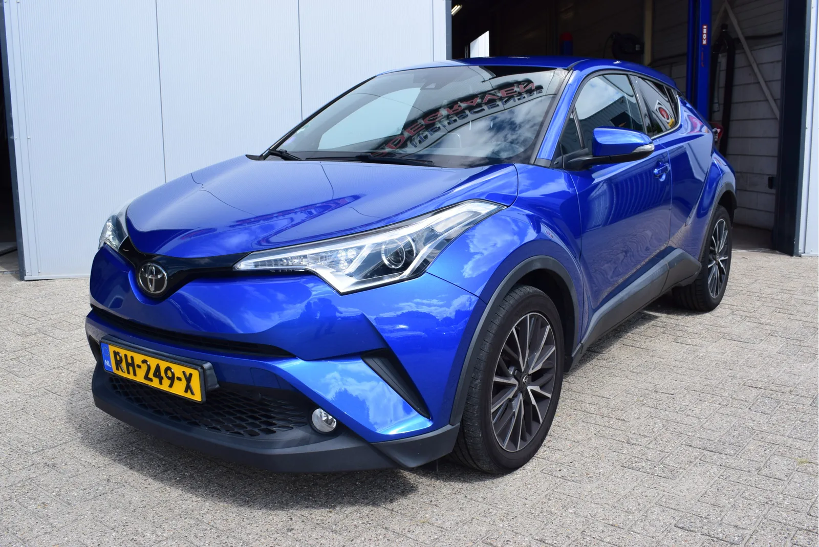 Toyota C-HR (2018) — foto 1