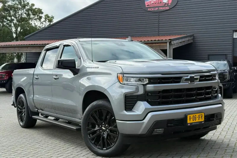 Chevrolet Silverado (2024)