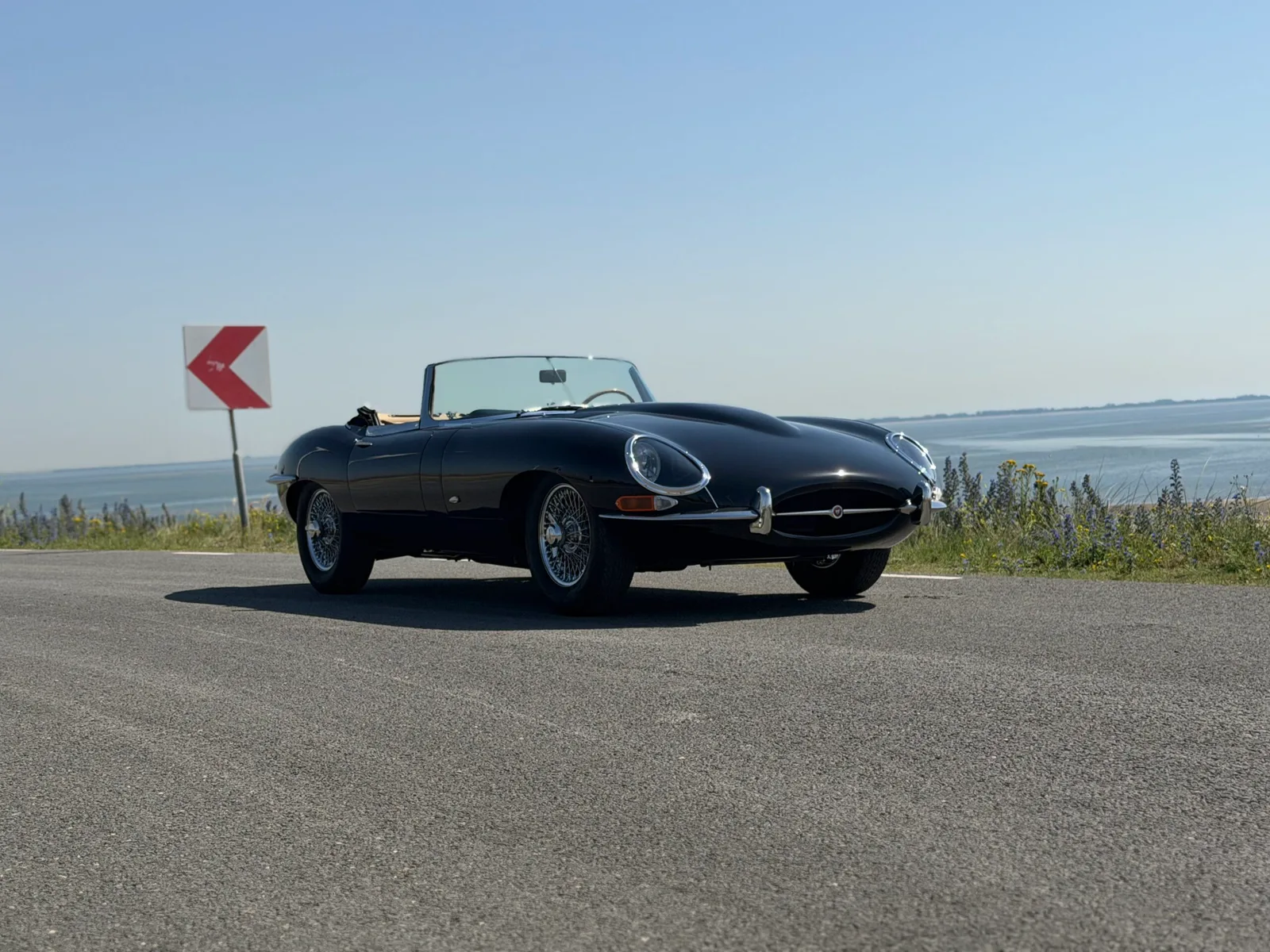 Jaguar E-Type (1961) — foto 1