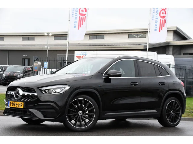 Mercedes-Benz GLA (2020) — foto 1