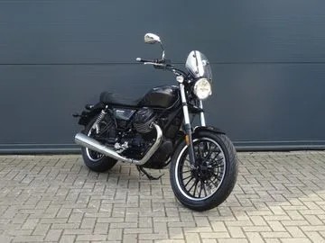Moto Guzzi V9 Roamer (2019) — foto 1