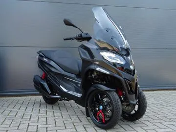 Piaggio MP3 400 HPE Sport (2025) — foto 1