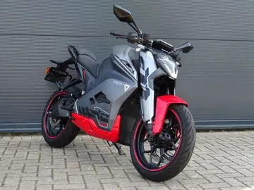 Ultraviolette F 77 Mach 2 (2025) — foto 1