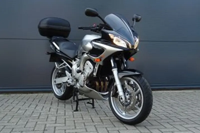 Yamaha FZ6 S2 (2004)