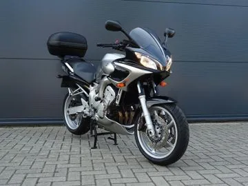 Yamaha FZ6 S2 (2004) — foto 1