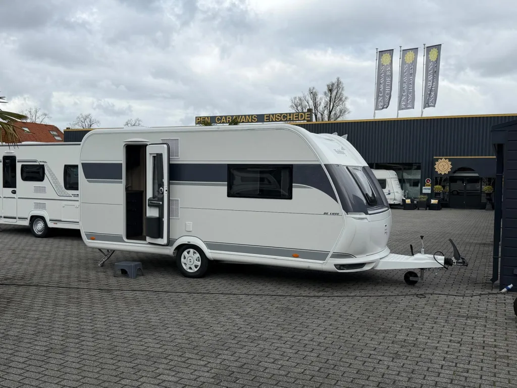 Hobby De Luxe (2026) — foto 1