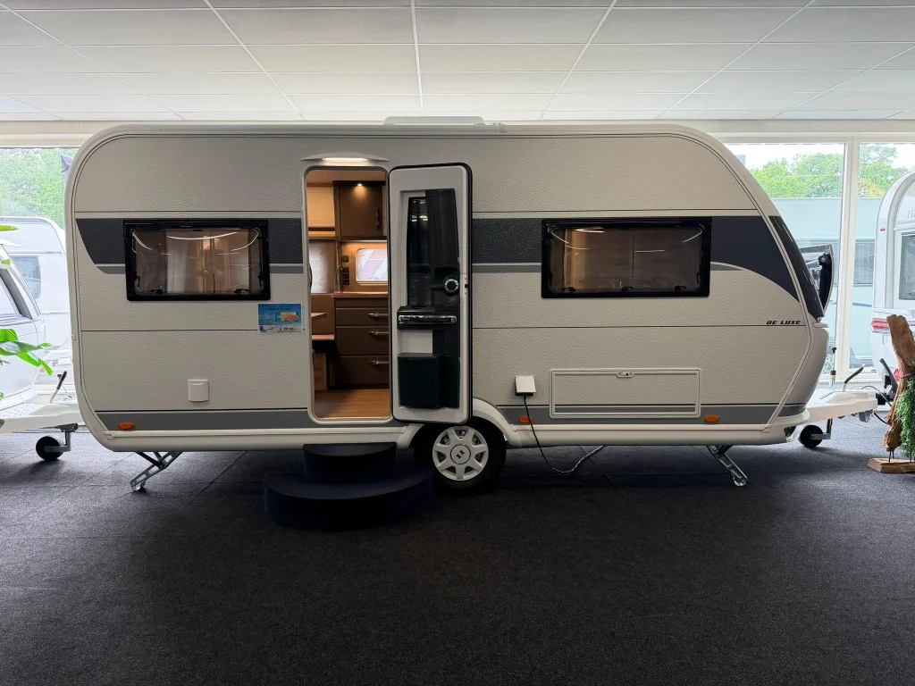 Hobby De Luxe (2026) — foto 1