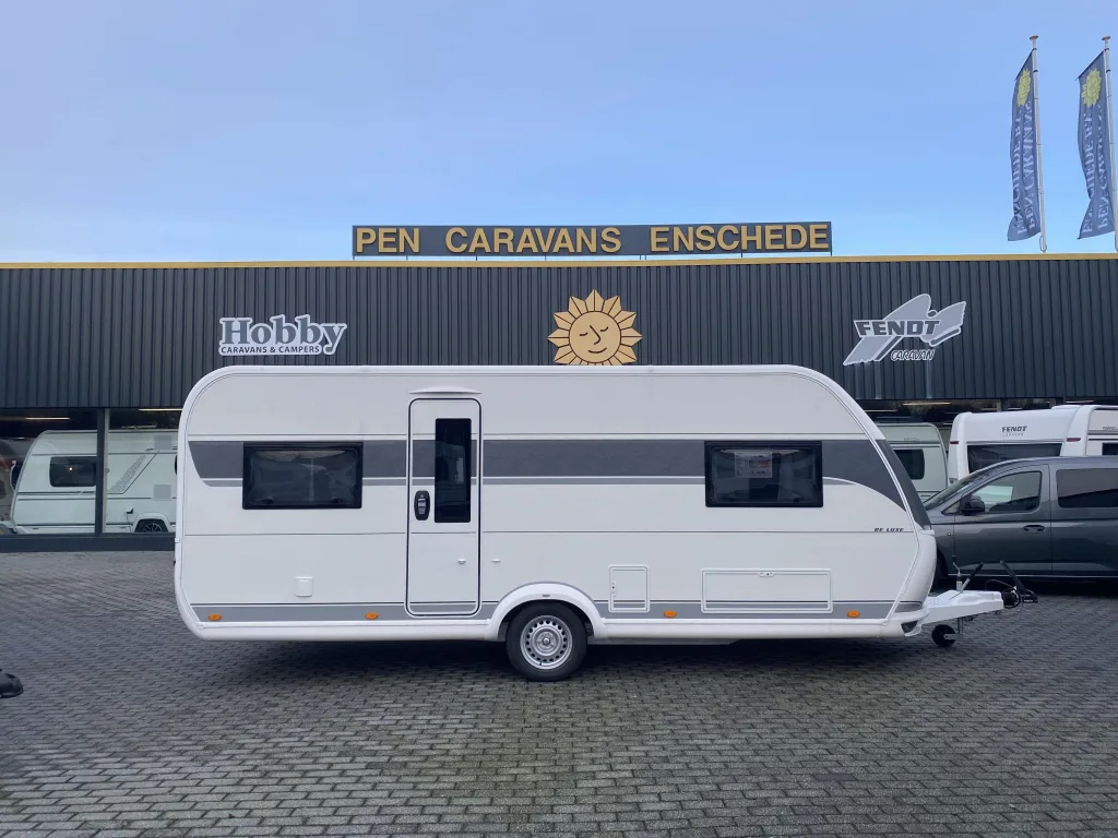 Hobby De Luxe (2025) — foto 1