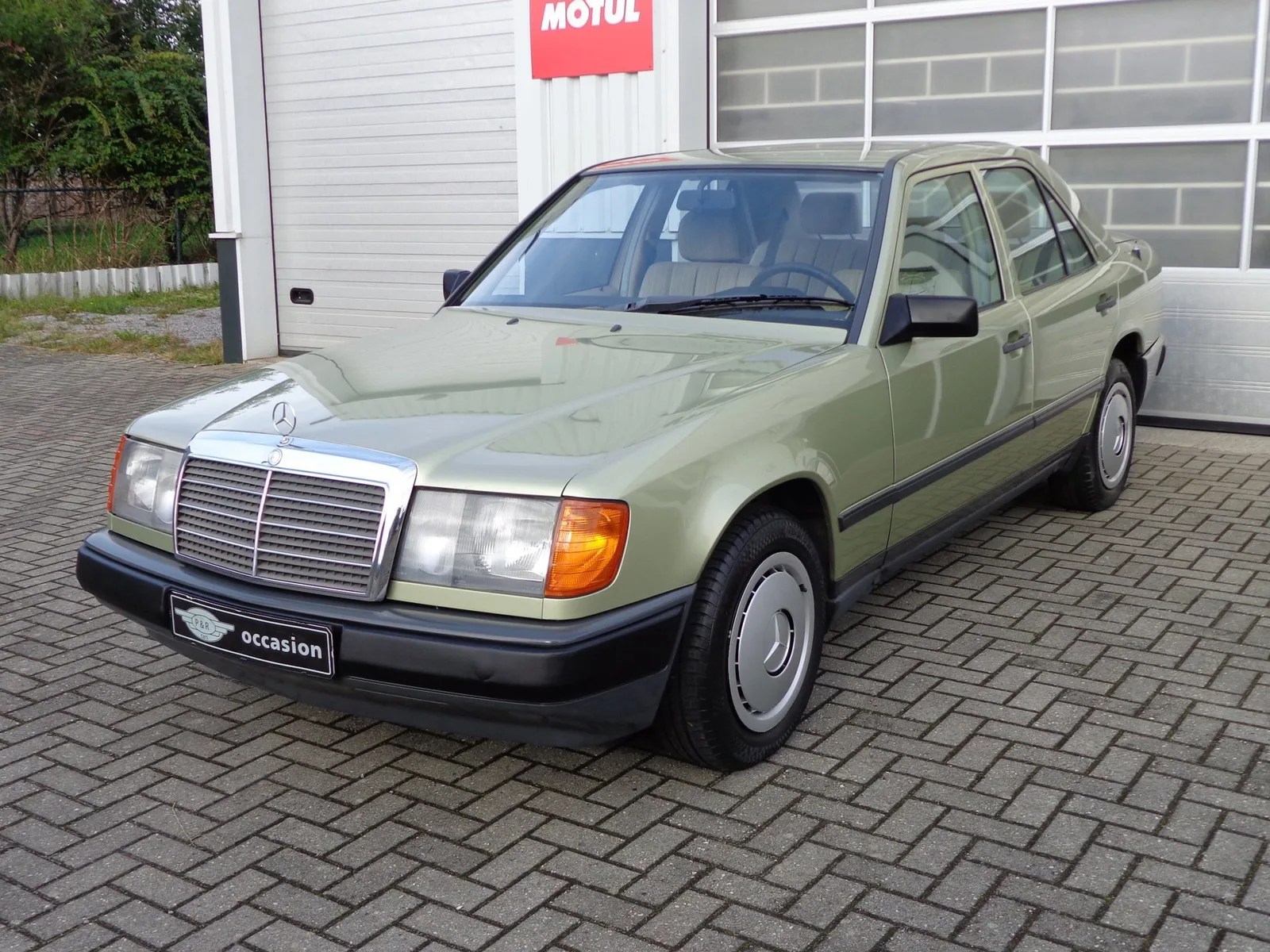 Mercedes-Benz 200-Serie (1985) — foto 1