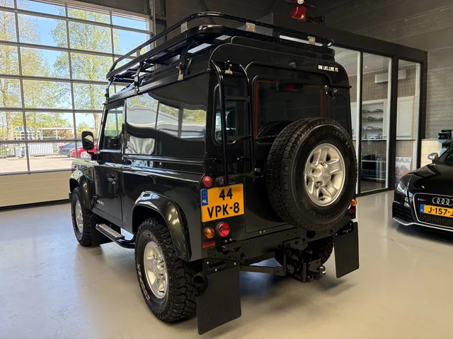 Land Rover Defender (2008) — foto 1