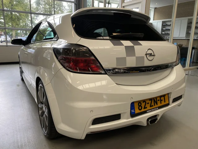 Opel Astra (2008) — foto 1