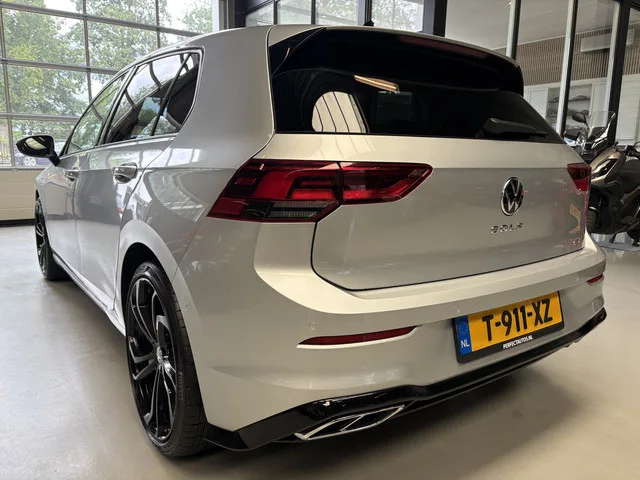 Volkswagen Golf (2021) — foto 1