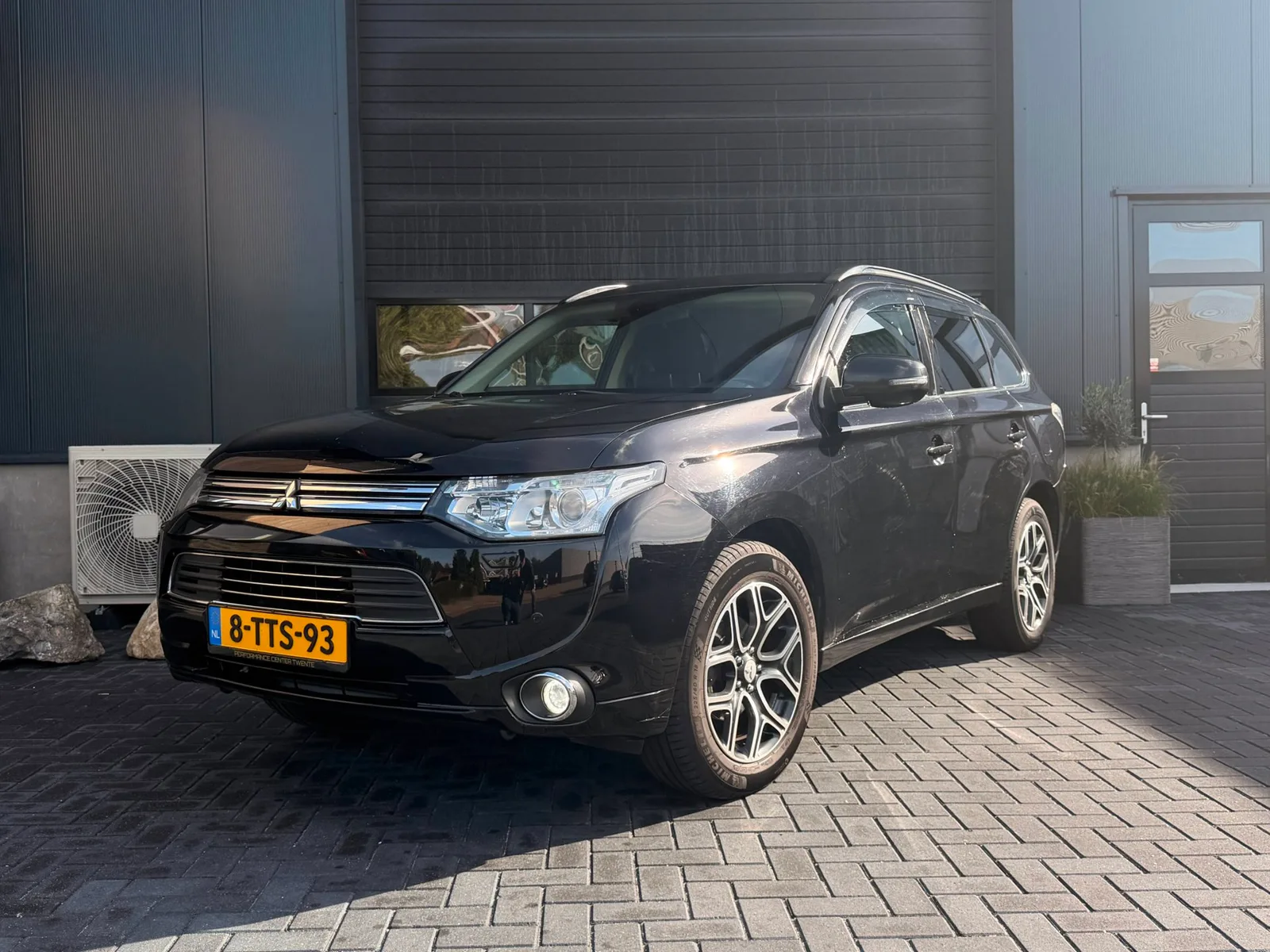 Mitsubishi Outlander (2014) — foto 1