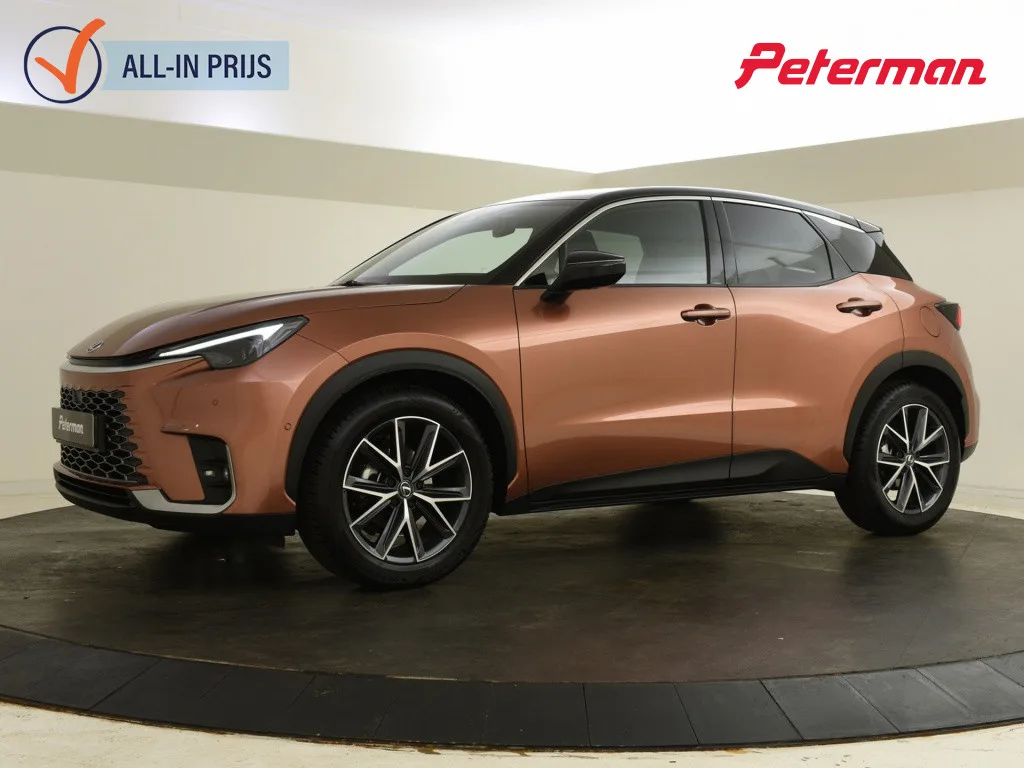 Lexus LBX (2024) — foto 1