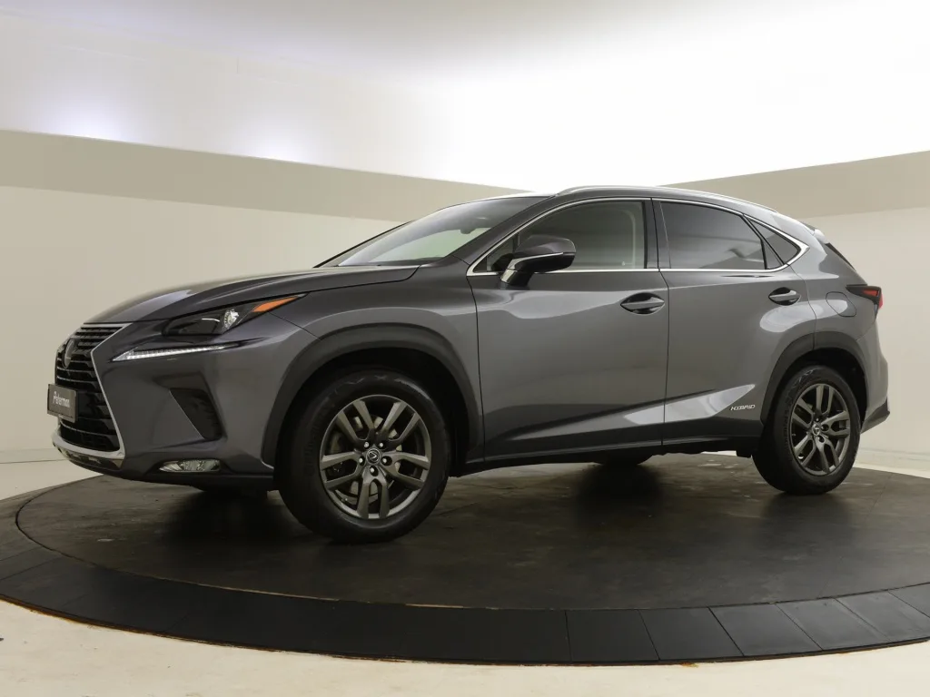 Lexus NX (2020) — foto 1