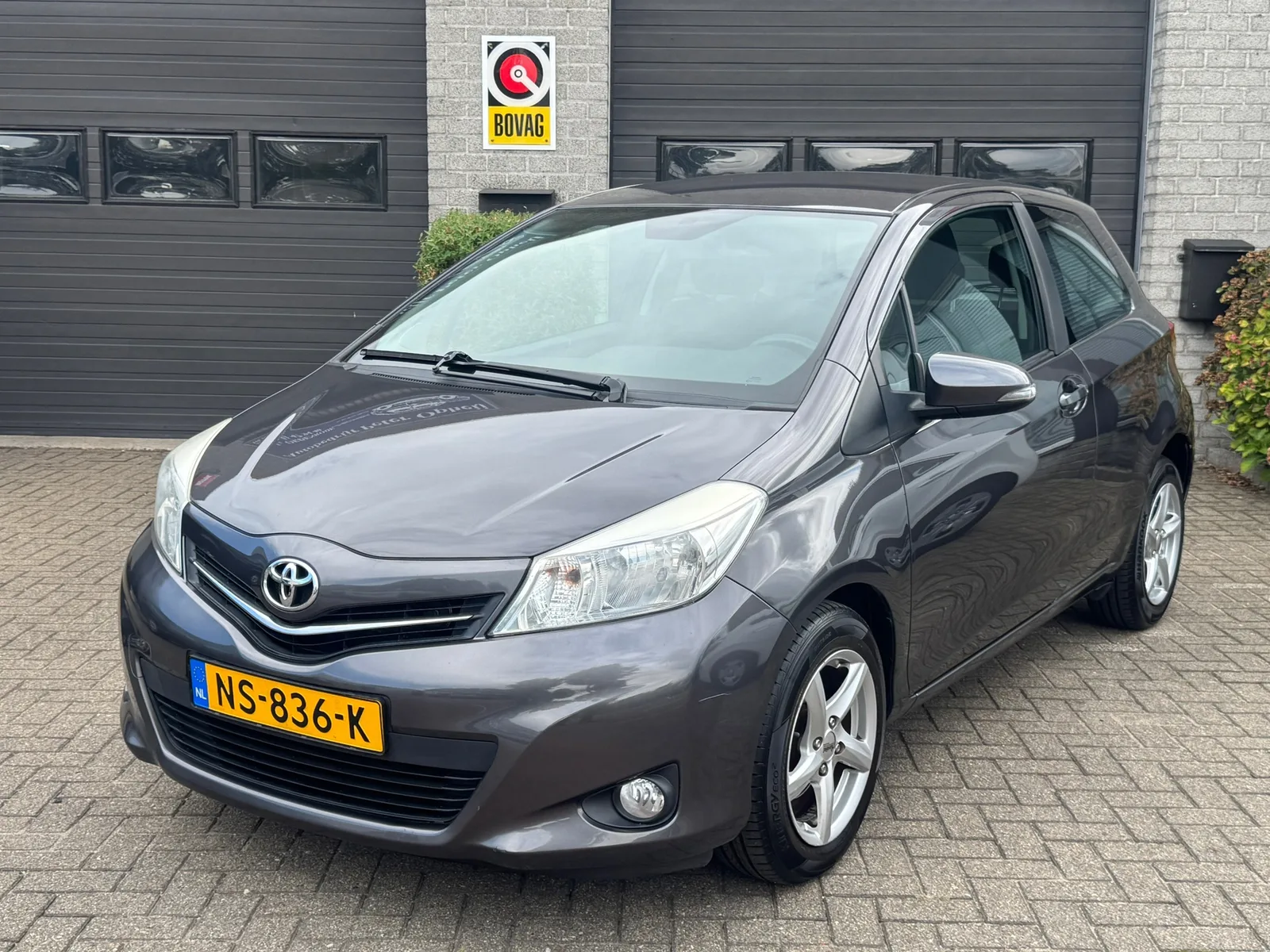 Toyota Yaris (2013) — foto 1