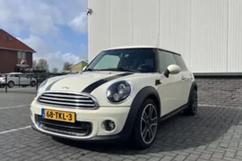 MINI One (2012)