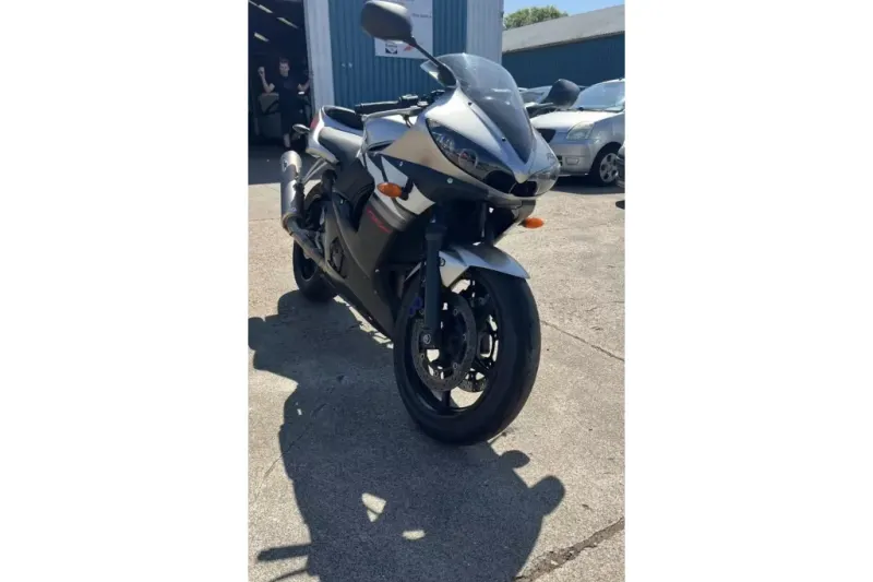 Yamaha YZF-R6 (2003)