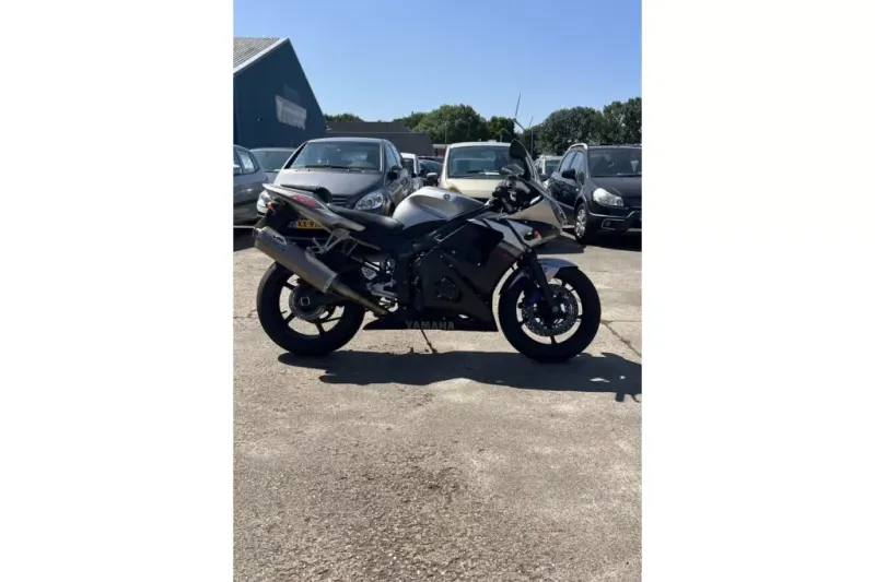 Yamaha YZF-R6 (2003)