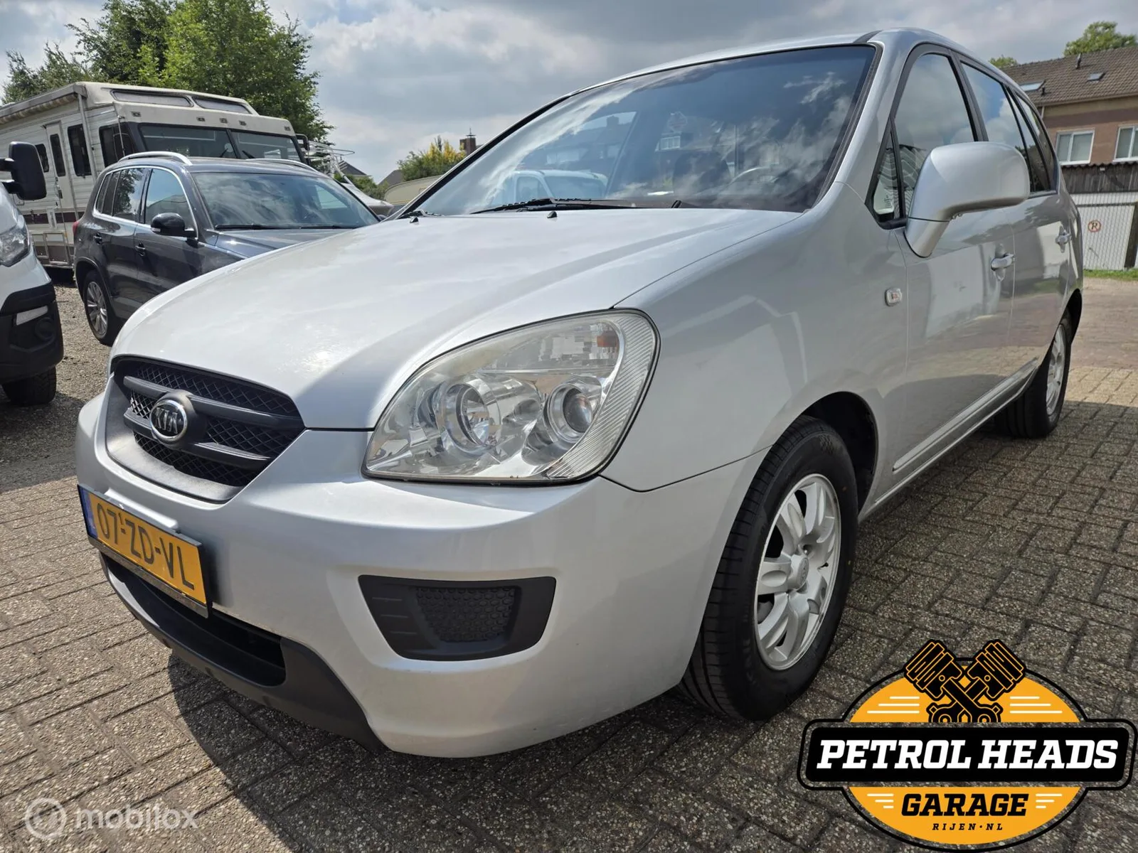 Kia Carens (2008) — foto 1