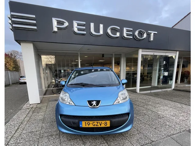 Peugeot 107 (2008) — foto 1