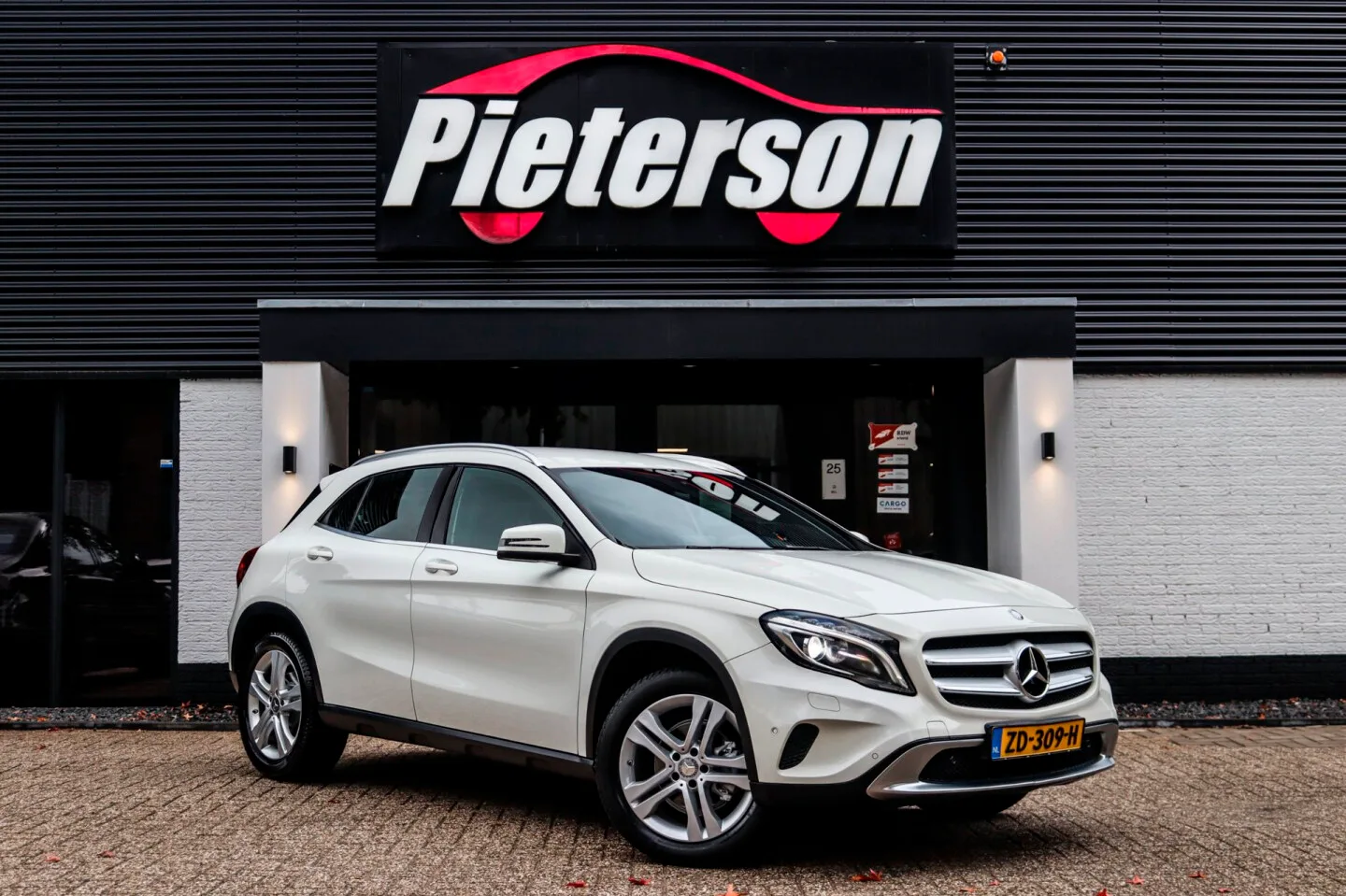 Mercedes-Benz GLA-Klasse (2016) — foto 1