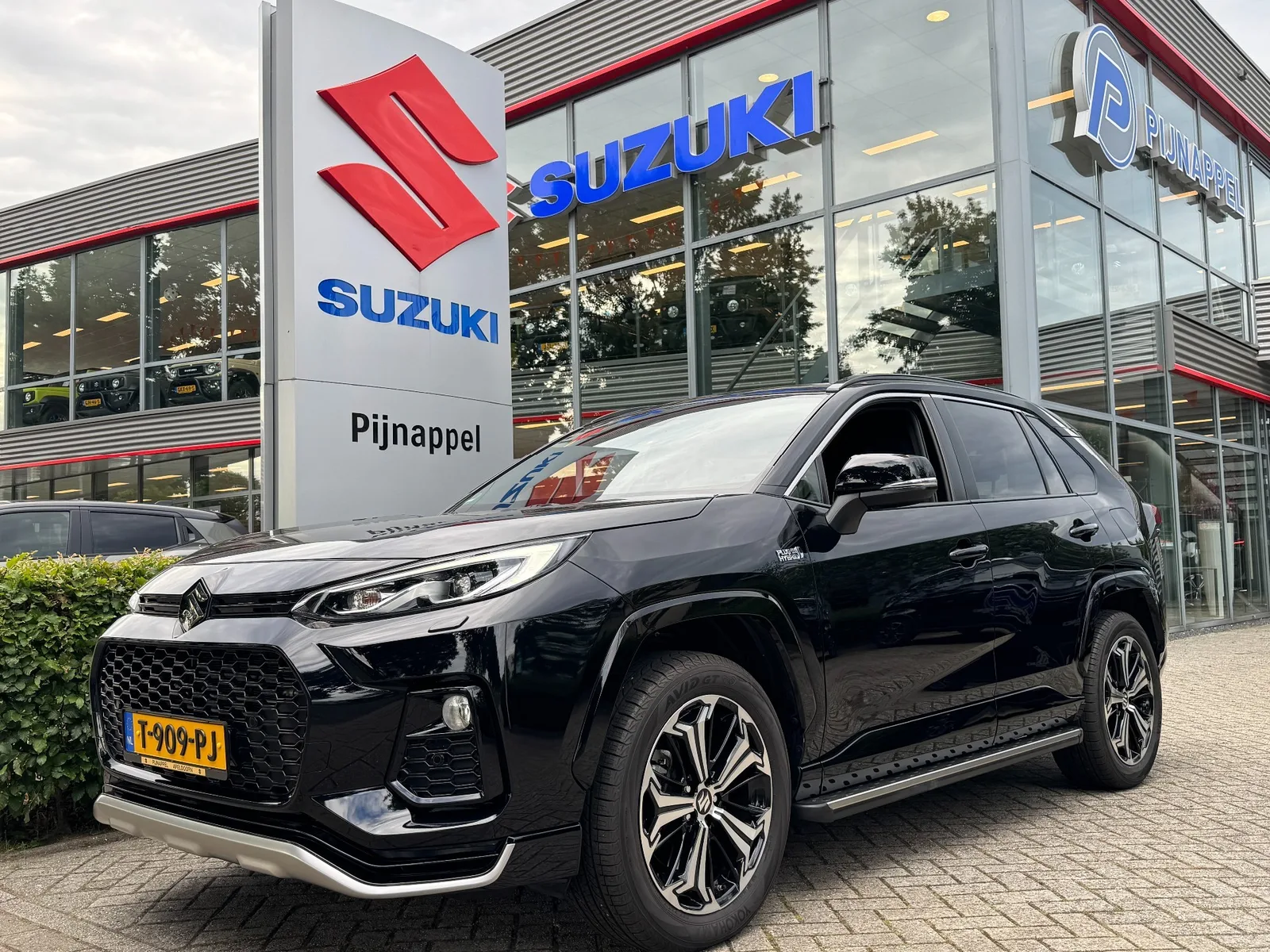 Suzuki Across (2020) — foto 1