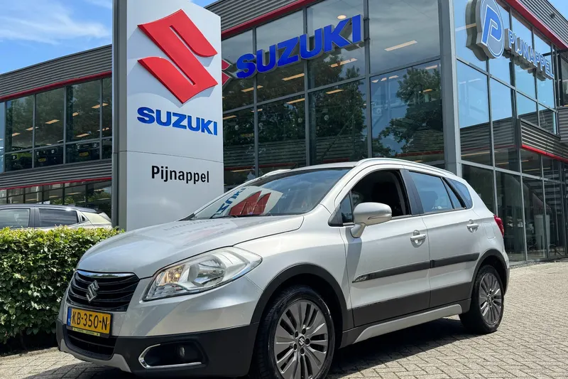 Suzuki S-CROSS (2015)