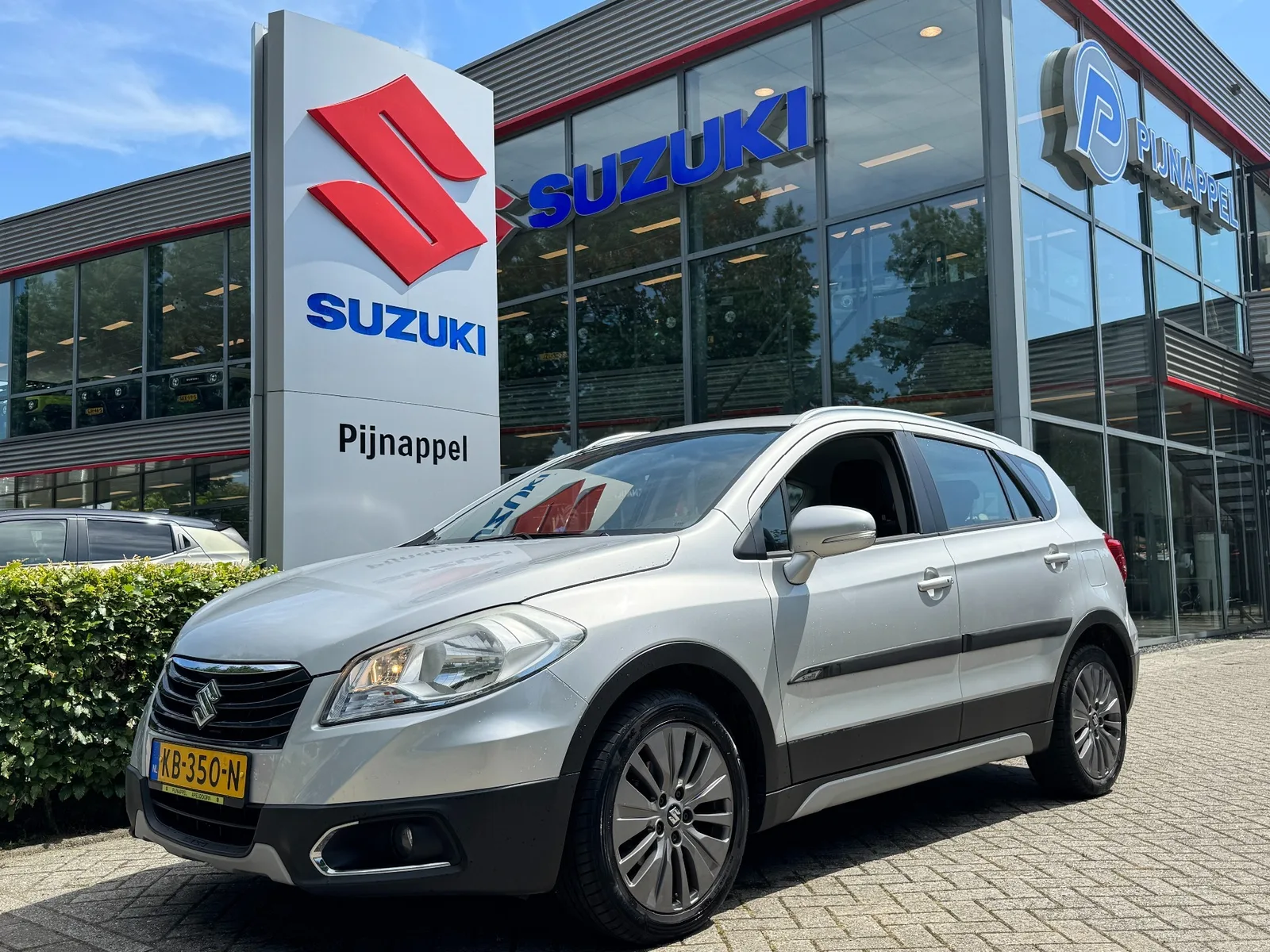 Suzuki S-CROSS (2015) — foto 1