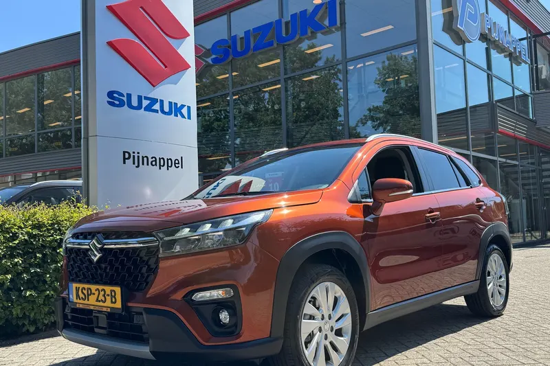 Suzuki S-CROSS (2023)