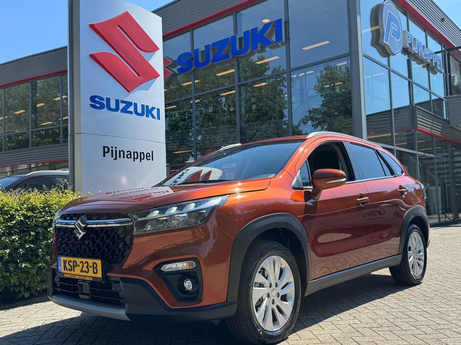 Suzuki S-CROSS (2023) — foto 1