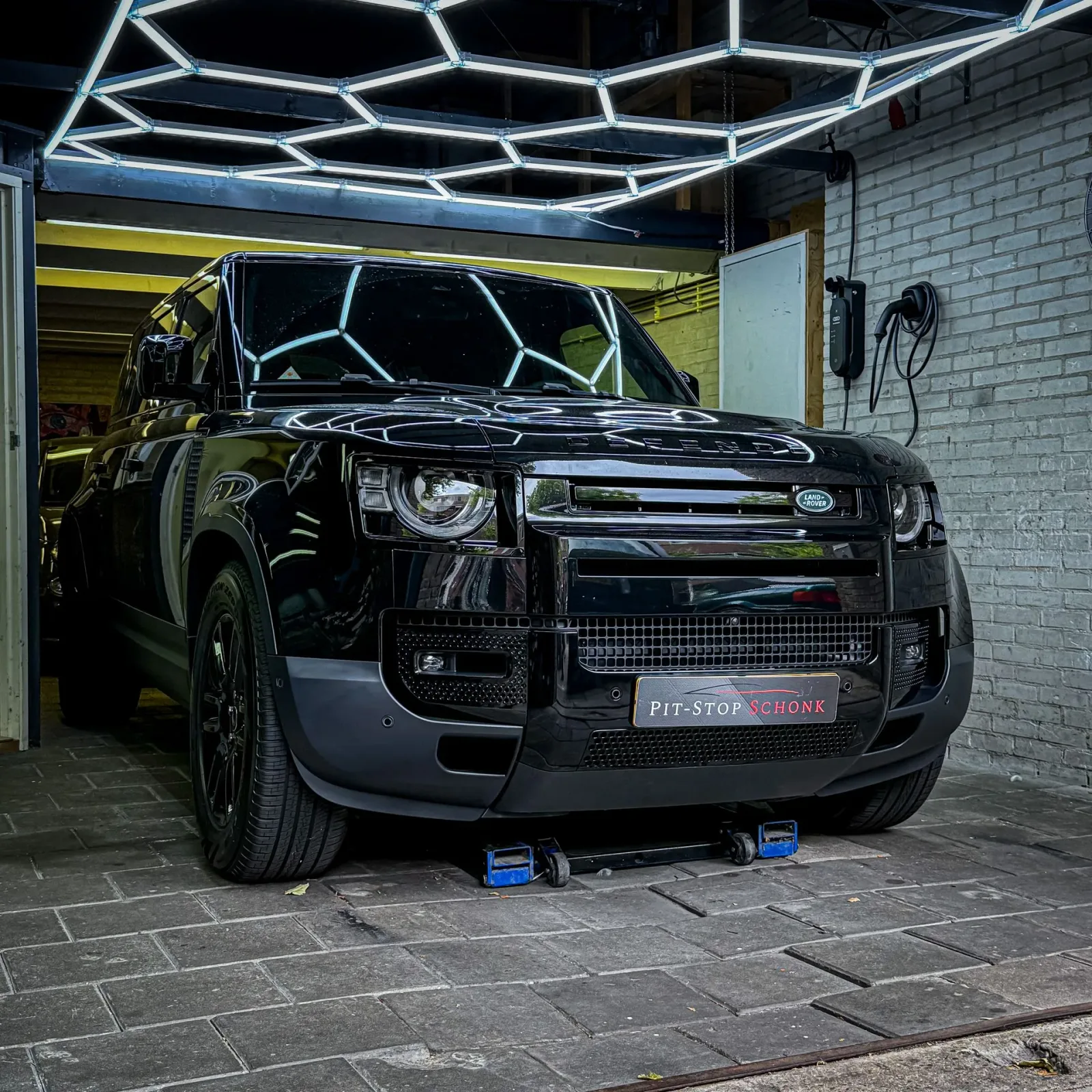 Land Rover Maak (2025) — foto 1