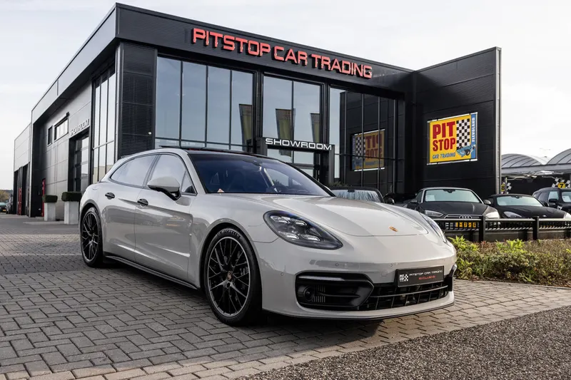 Porsche Panamera (2023)