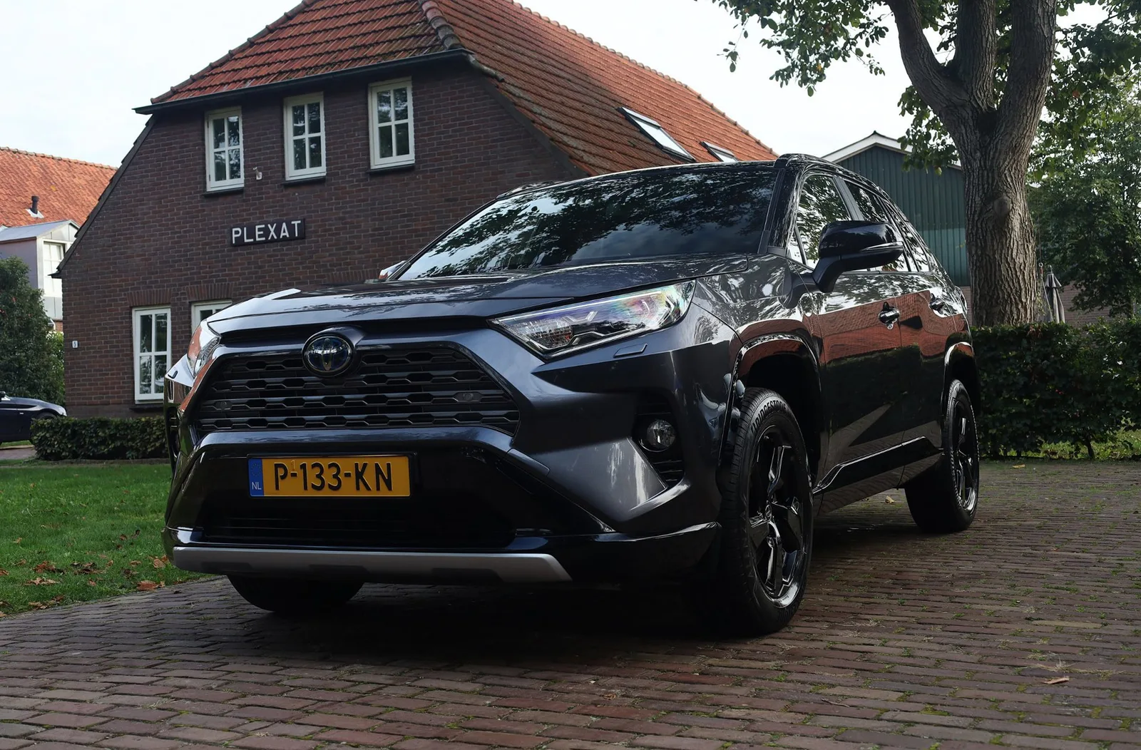 Toyota RAV4 (2021) — foto 1