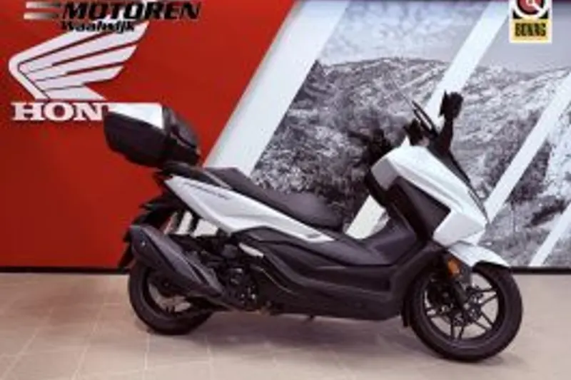 Honda Forza 350 (2025)