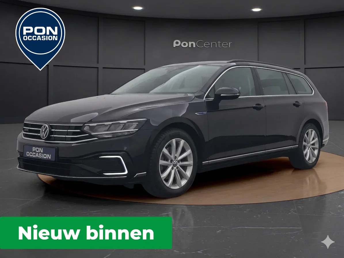 Volkswagen Passat (2022) — foto 1