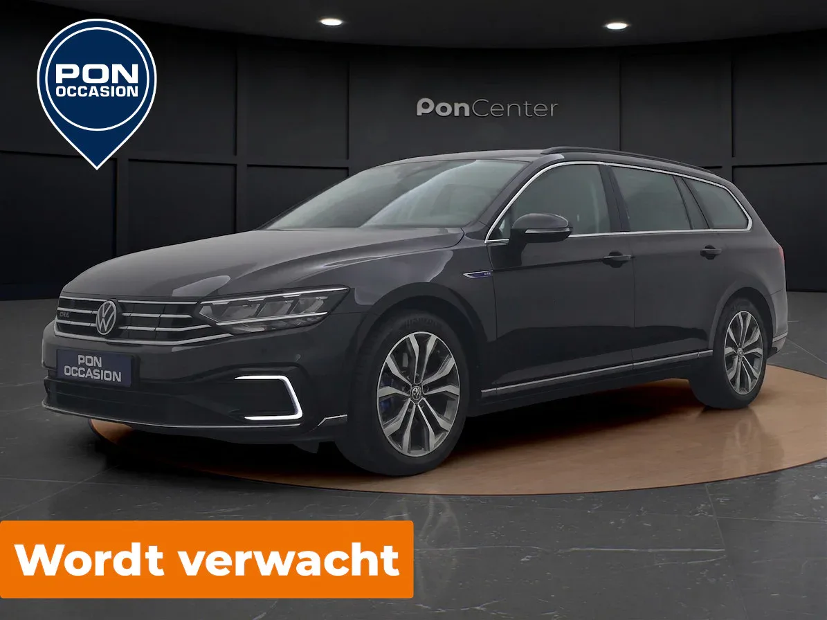 Volkswagen Passat (2022) — foto 1