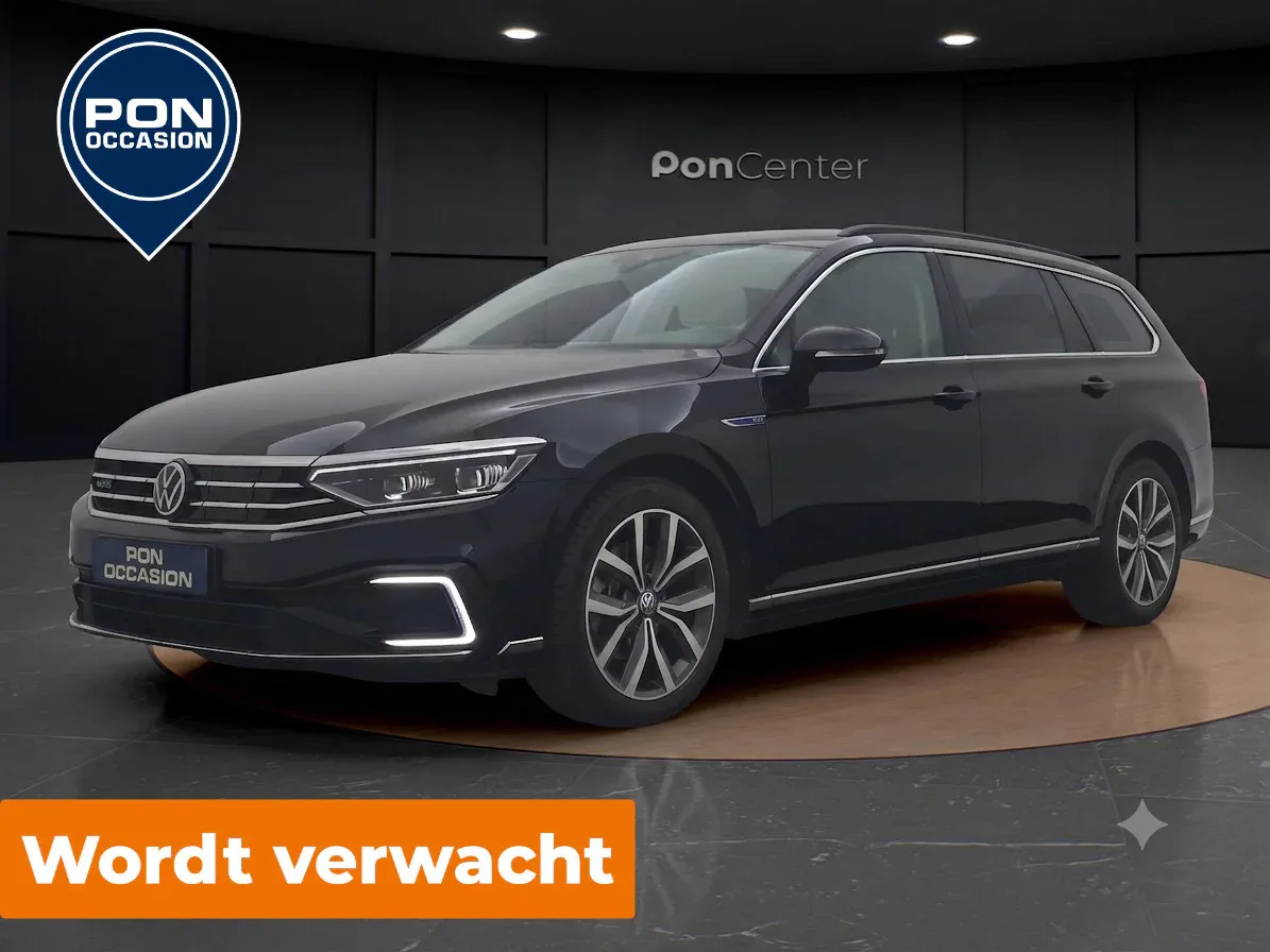 Volkswagen Passat (2022) — foto 1