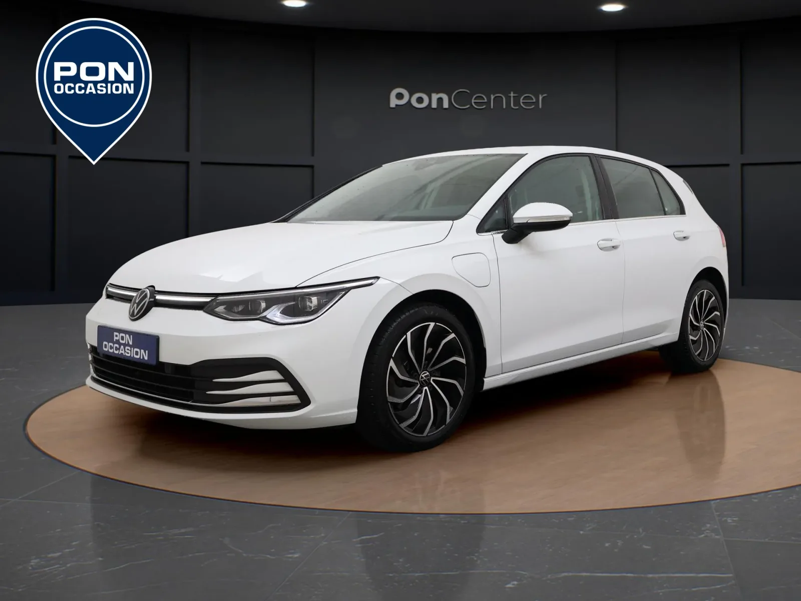 Volkswagen Golf (2023) — foto 1