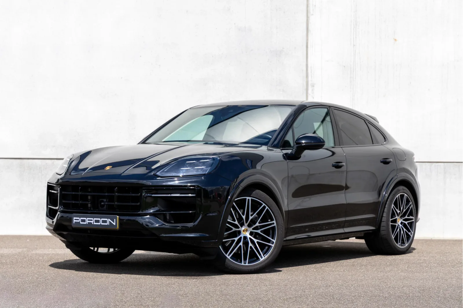 Porsche Cayenne (2023) — foto 1