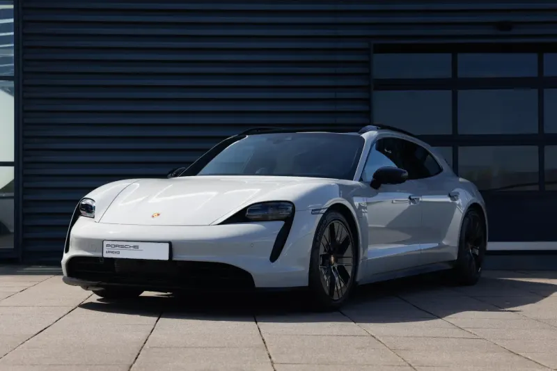 Porsche Taycan (2023)