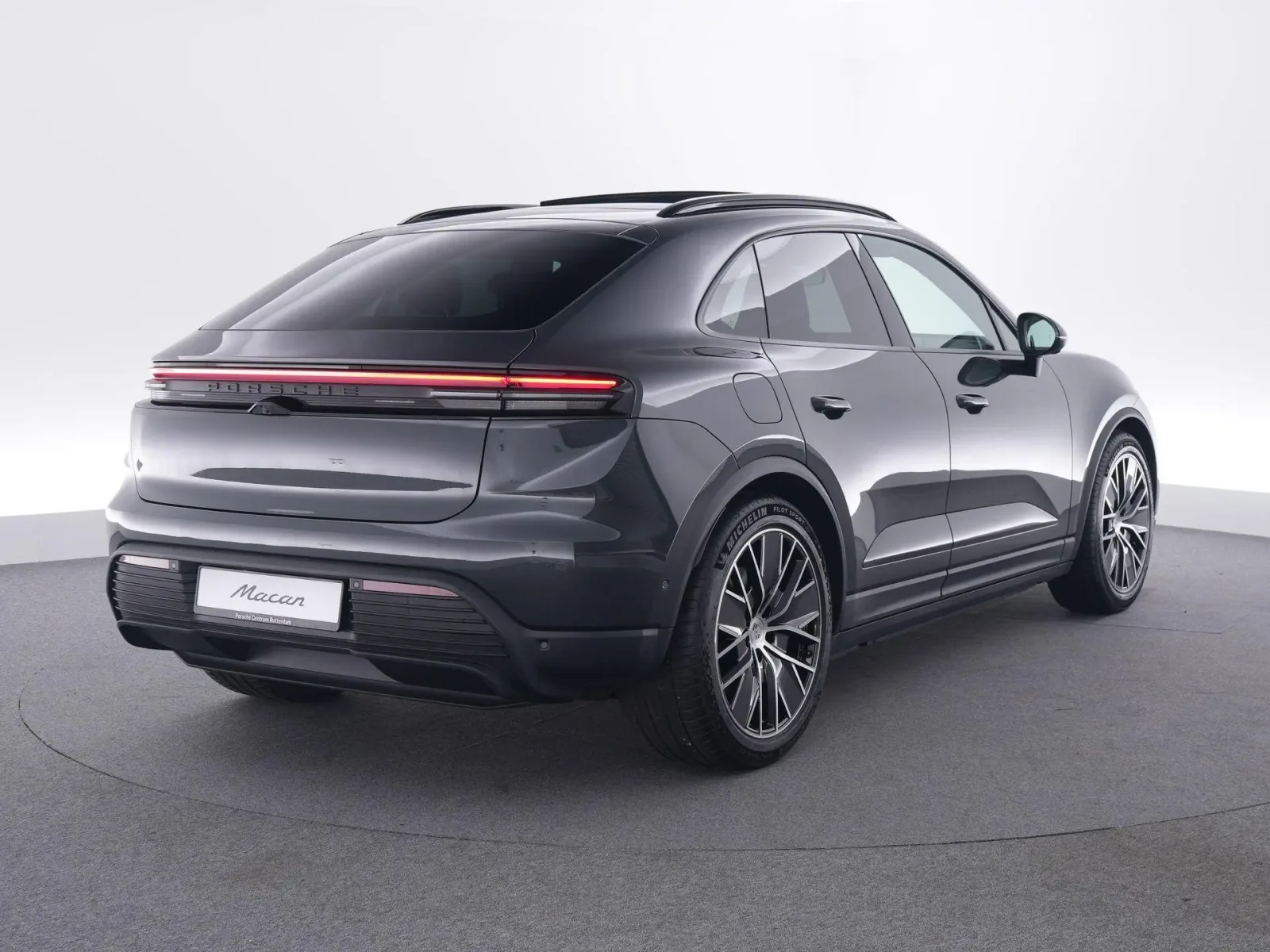 Porsche Macan (2026) — foto 1