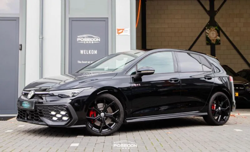 Volkswagen Golf (2024) — foto 1